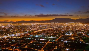 paisagem-de-uma-cidade-na-noite-21657357-1624430825