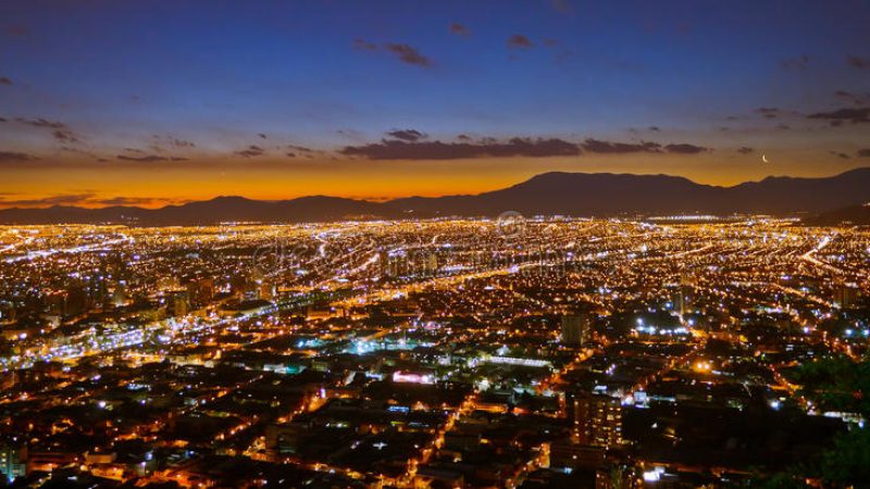 paisagem-de-uma-cidade-na-noite-21657357-1624430825